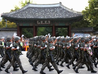 「韓国国籍捨てて兵役逃れ」5年で約2万人、6割は米国へ…韓国ネット「再入国を認めるな」！