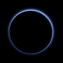 常識を覆す発見！太陽系の果て 冥王星より外側の小天体に大気を確認