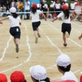 最近の運動会って午前中だけって学校増えてるけど、自分が子供の頃は家族揃ってお弁当を食べるのが嬉しかったんだけどな・・・