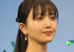 女優の久保史緒里さん、浜辺美波と互角以上のビジュアル
