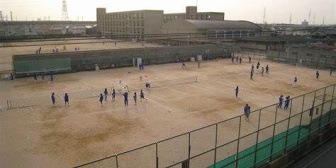 高校の先生が学校の隣の一軒家に住んでる。生徒に遭遇する可能性も高いし気にならないのかな