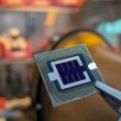 ペロブスカイトとCIGSのタンデム太陽電池、変換効率25.5%の世界記録を達成