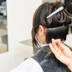 【画像】お前ら好みの陰JK、カリスマ美容師にカットされてお前らの嫌いなタイプに変貌する！！！！→ｗ