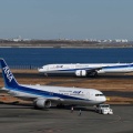 １月４日、羽田空港、異なる機種の２IN１