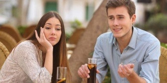 女性に言い寄られた話を武勇伝みたく何度も話す彼氏がうざい