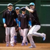 【日本ハム】23日負傷交代の伏見寅威が元気な姿「大丈夫」新庄監督　患部気にする様子も見せず