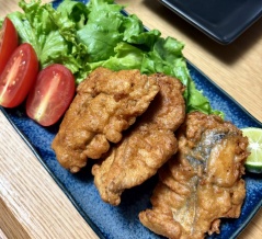 サバのフリット。衣に味しっかりで何もつけなくても冷めても美味しい、たんぱく質をはじめ栄養たっぷりなおつまみ。