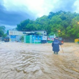 『黒雨警報｜各地で災害、西貢で1時間300ミリを超える豪雨』の画像