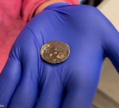 イギリスのバス料金に出したコインが…調べたら2100年前の古代貨幣だった