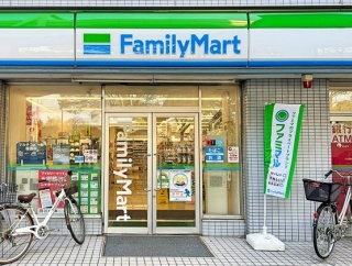 外国人「日本のコンビニの外でコーヒー飲んでたらお婆さんに怒られたんだけど・・・」　海外の反応。