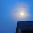 夜明け前に満月を見る