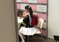 【悲報】写メ会に迷子の小学生が乱入
