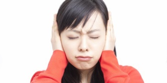 60キロも離れた義祖母がお下がりを渡そうとしてくる。蛍光黄緑のドレスや30年物のワンピースなんていらない。