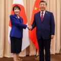 高市は資源大国の中国になぜここまで喧嘩を売るのか。自分の存在感を示すためか国会で今までの総理が言ってこなかったアドリブ答弁をしたがために中国を怒らせてしまった