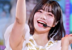 【画像】中西アルノさん、ライブ中に見せた濃厚太ももが最高すぎるwwwwwww