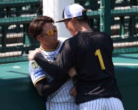 ＭＶＰ投手の貫禄はどこへ・・・？村上　ヤンキーにカツアゲされるｗｗｗｗｗｗ