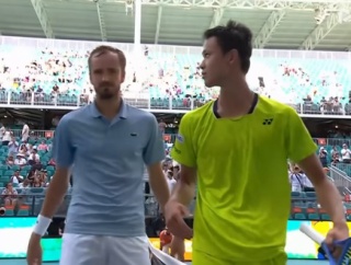 坂本怜、復調メドベージェフにセット先取するも惜しくも敗退！！マイアミ2回戦敗退へ