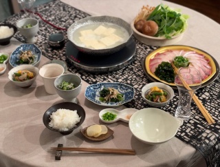 今年はまだ2回目…「温泉湯豆腐」の夜ごはん