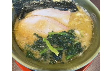 『遅めの朝ごはん早めの昼ごはん函館家系ラーメン家路』の画像