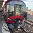 近鉄奈良線の菖蒲池駅に臨時停車する快速急行がありますが…
