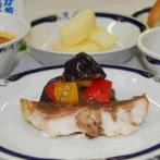 【画像】私立小学校の給食、レベルが違ったｗｗｗｗ