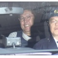 立花孝志容疑者、カメラに向かって笑みを浮かべ親指を立てる…　警察は逃亡の恐れがあると判断し、逮捕したことが明らかに