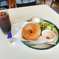 ベーグルサンドモーニングも！稲沢の車屋さんに併設するドッグカフェ/Jelly’s Cafe