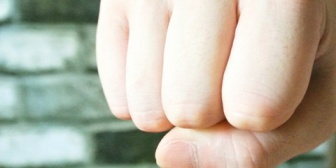 【カッとなり手が出てしまいました】家の事は全て同棲中の彼女(持病有り)がやってくれていた。→「体がしんどい。洗濯物くらいやって」等と言われ…