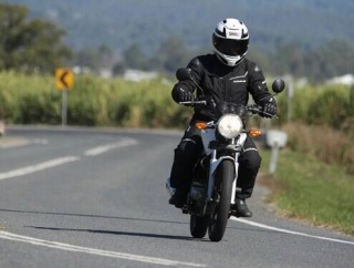 バイク歴14年だけどずっと下手くそでワロタ