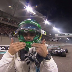 フェリペ・マッサ レーシングスーツとヘルメット写真：2017年F1 : F1通信