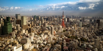 妻の友人が東京に店を出したらしく、行きたいと言い出した。妻実家は関東で現在西日本在住。実家に１歳の息子も見せに行きたいとさ。んで…