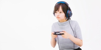 妻がゲームに熱中しすぎて、そのネットコミュニティにもハマって家庭が崩壊しかけてるんだけど、本当に困っている。