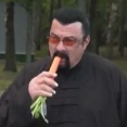 スティーヴン・セガールがロシアから逃げるに逃げられない状況に！