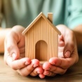うちの二軒隣の空き地で新築工事が始まったんだけど、うちとお向かいのアパート以外には引っ越しの挨拶をしていたみたいで・・・