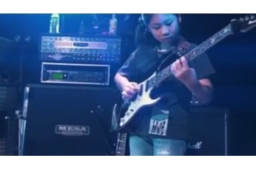 海外「アジアの神童」天才ギター少女Li-sa-Xの超絶演奏に世界が夢中！