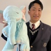 日ハムドラ2有薗、ゾウのぬいぐるみを持って入寮