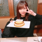 指原莉乃、シソンヌ長谷川と奥さんに誕生日祝いをしてもらう