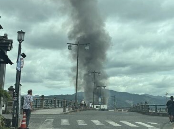 【火事情報】大分県日田市北豆田付近 下駄工場から炎と黒煙あがる火災 消防車７台出動8月11日 #大分 #日田市 #火災