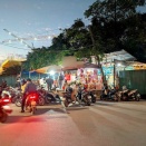 旧暦の10月1日なので「廟」は大賑わい～。それを見ながらビアホイへ！