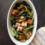 『小松菜とちくわのピリ辛和え【#お弁当 #お弁当おかず #簡単レシピ #時短料理 #レンチン #電子レンジ料理 #レシピ #おかず #節約レシピ #小松菜 #ちくわ #めんつゆ #豆板醤】【レシピ2352】』の画像