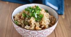 焦がしネギと油揚げの炊き込みご飯～おかわりが止まらない！