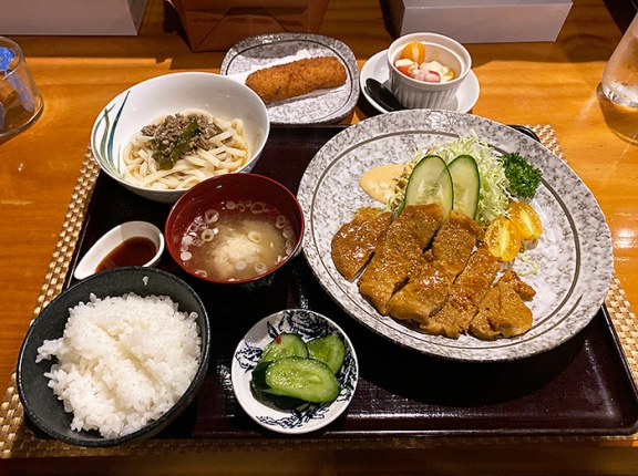 注目度低いけど豚肉のみそ焼きって美味しいよね！函館「食酒房 和さび」