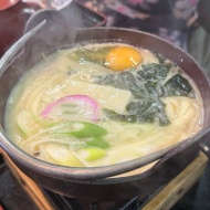 引き寄せられて大正解！　地鶏たっぷり釜めしと旨味うどん〜大分九重　春日うどん〜