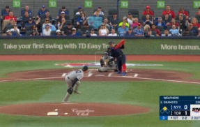 【動画】メジャーリーグ・岡本和真選手、とんでもない超特大ホームランを打って味方をドン引きさせてしまう