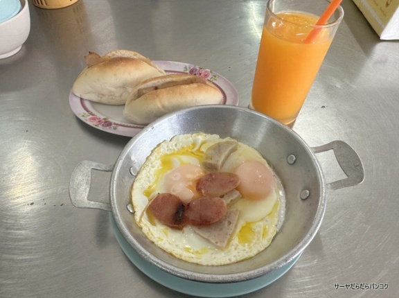 【エイムオート　Aim Oat】　at　コーンケーン市内　～朝4時から営業！1986年創業、老舗店の朝食体験～