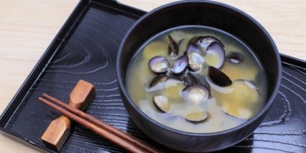 嫁「お疲れモードだから今日はしじみ汁だよー☆」←俺にありがとうを言わせようとするので「ふーん」と返してやった