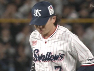 ヤクルト・池山監督、長岡を”懲罰交代”