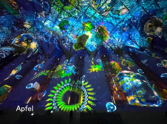 教会の中が光と音楽のアートの世界「FLOW」in チューリヒ