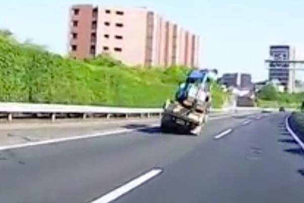 乗り物動画のモトディスコ Motordisco ユンボ
