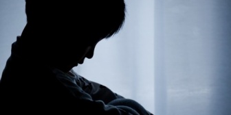 虐待されて育った。→親が大病してその多額な治療費立て替えた俺「返さなくていい」→親の暴言は許せず絶縁。→10年以上経つんだがさっきから電話鳴りまくりで…